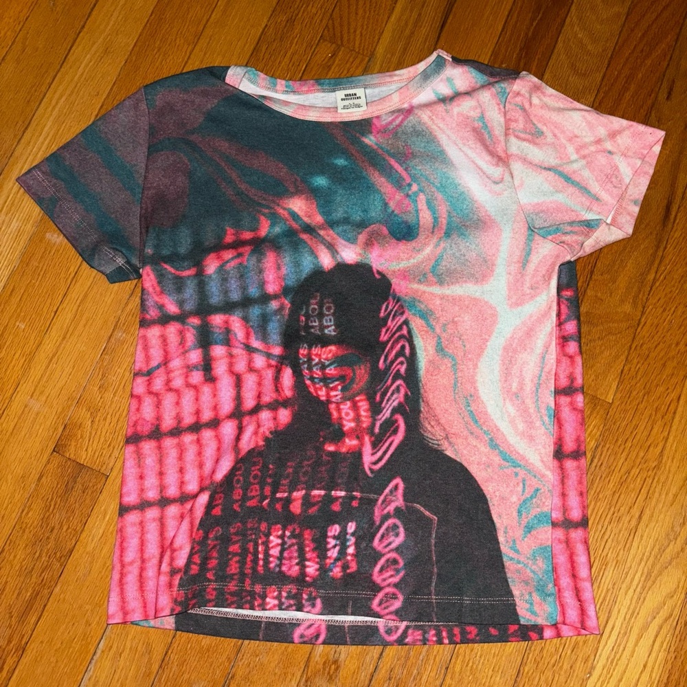 Urban Outfitters women's graphic tee🪽🎆